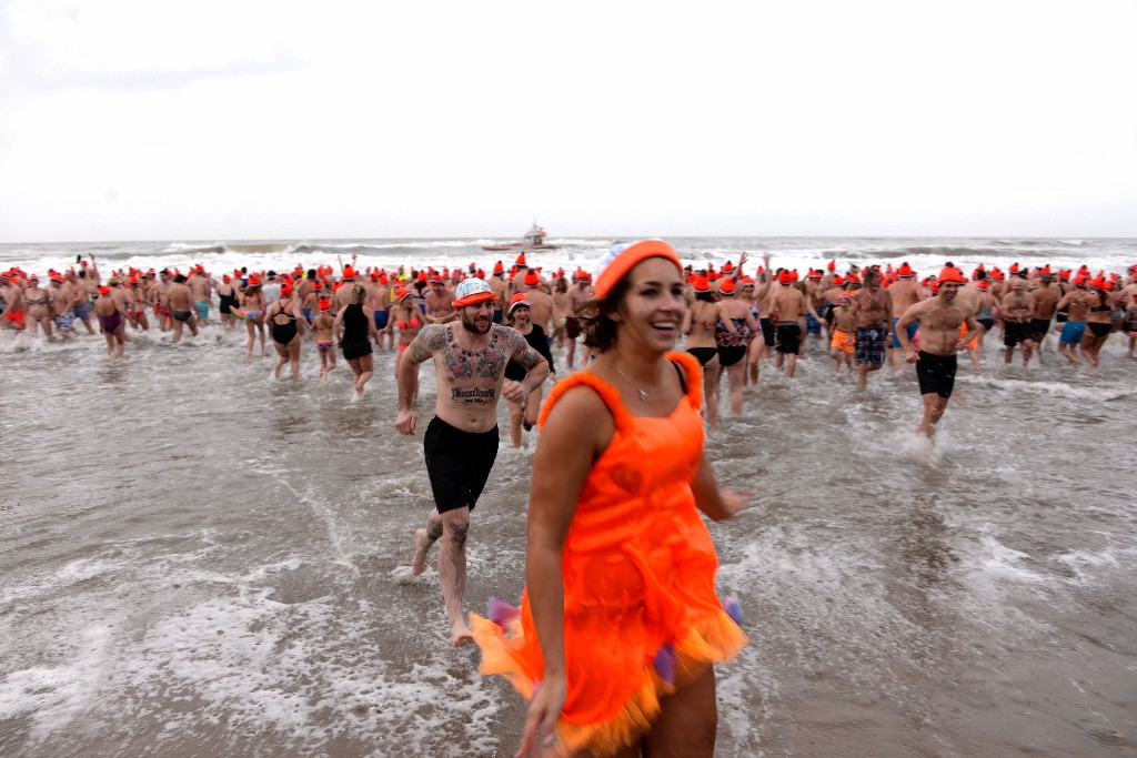 ../Images/Nieuwjaarsduik Nederzandt 2018 062.jpg